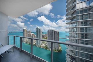300 S Biscayne Blvd T-3406, Miami, FL 33131