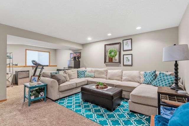 4445 Manor Drive NW, Rochester, MN 55901