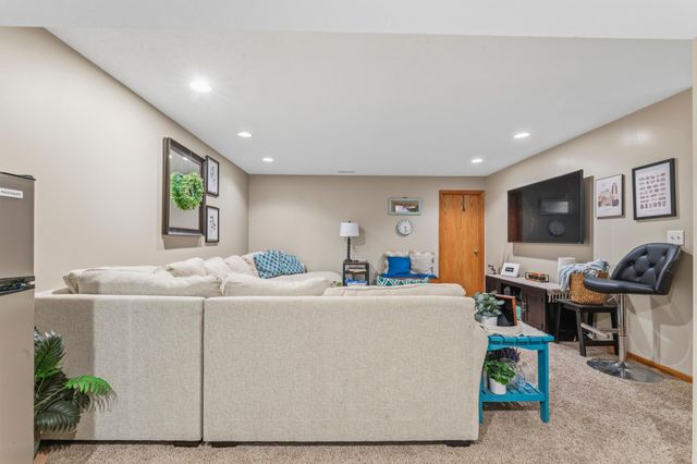 4445 Manor Drive NW, Rochester, MN 55901