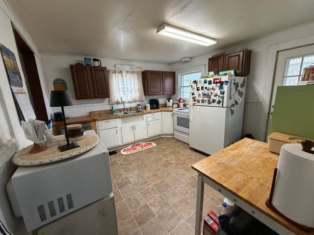 63 S Howell Street, Hillsdale City, MI 49242