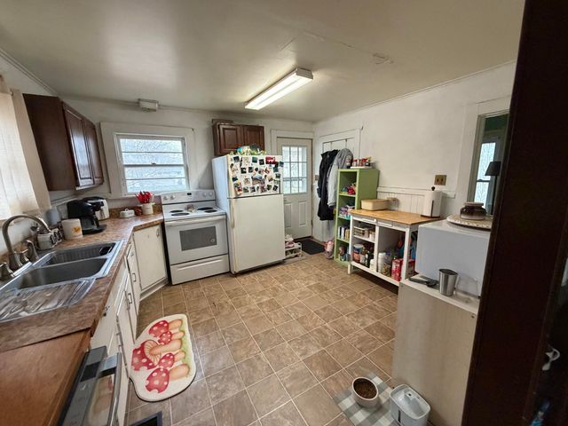 63 S Howell Street, Hillsdale City, MI 49242