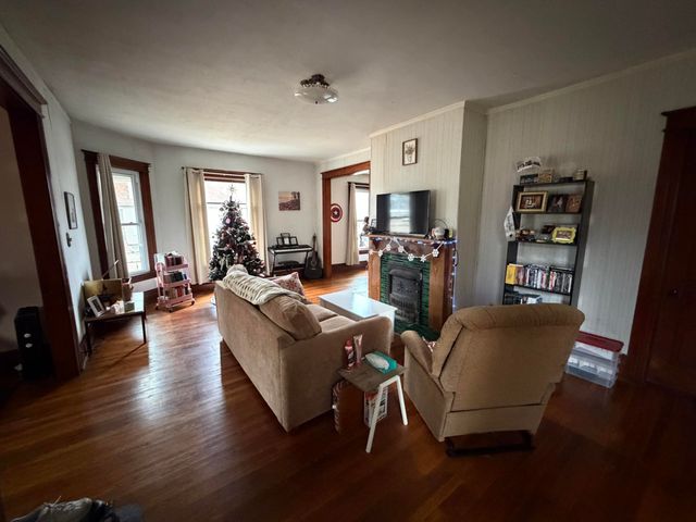 63 S Howell Street, Hillsdale City, MI 49242