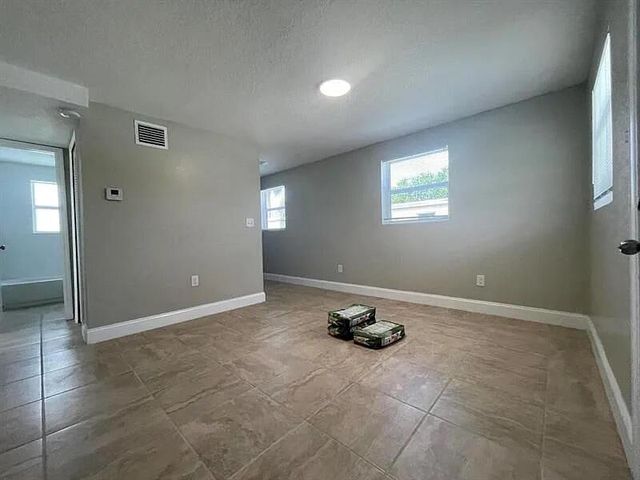 2505 AVENUE L, Fort Pierce, FL 34947