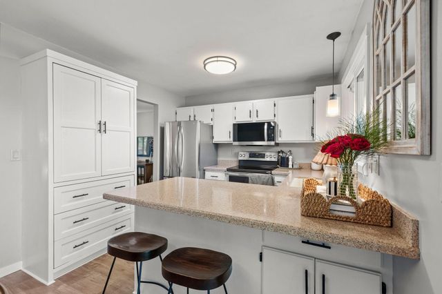 2123 Cliffview Drive, Eagan, MN 55122