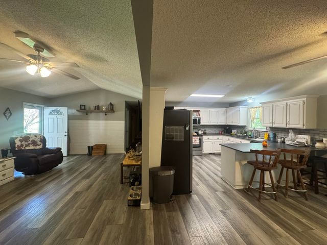 3951 County Lane 119, Carthage, MO 64836