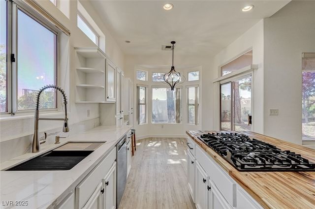 10725 Mission Lakes Avenue, Las Vegas, NV 89134