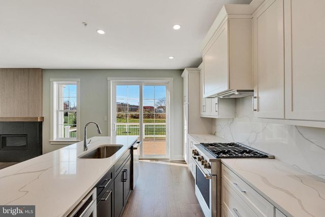 816 BRYCE DR., Horsham, PA 19044