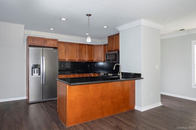 613 Dolphin Lane 613, Holbrook, NY 11741
