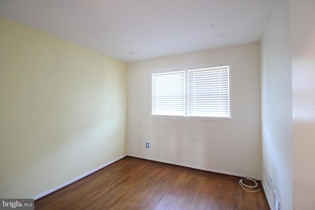 5204 QUEENSBERRY AVE, Springfield, VA 22151