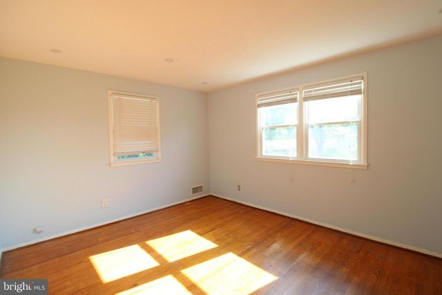 5204 QUEENSBERRY AVE, Springfield, VA 22151