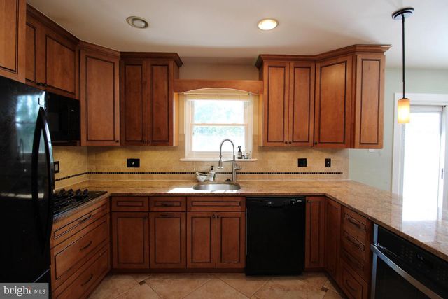 5204 QUEENSBERRY AVE, Springfield, VA 22151