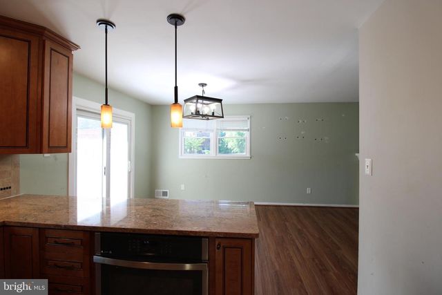 5204 QUEENSBERRY AVE, Springfield, VA 22151