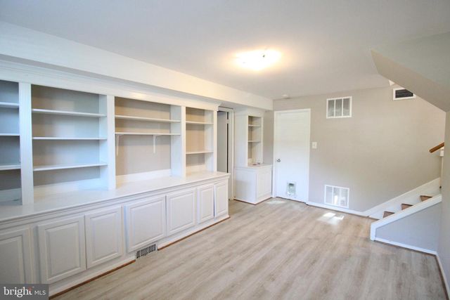 5204 QUEENSBERRY AVE, Springfield, VA 22151