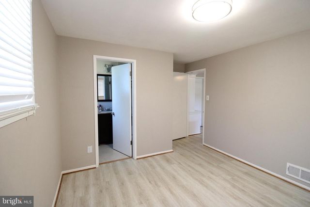 5204 QUEENSBERRY AVE, Springfield, VA 22151