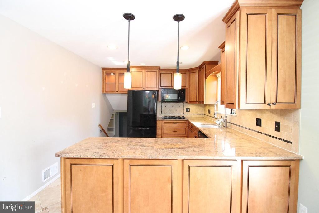 5204 QUEENSBERRY AVE, Springfield, VA 22151