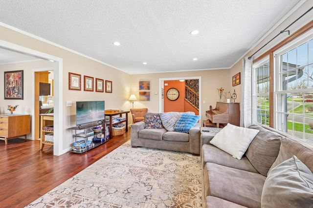 2115 Decatur Avenue N, Golden Valley, MN 55427
