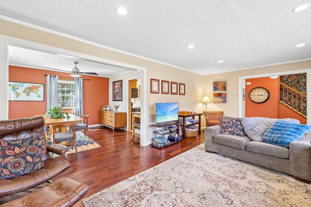2115 Decatur Avenue N, Golden Valley, MN 55427