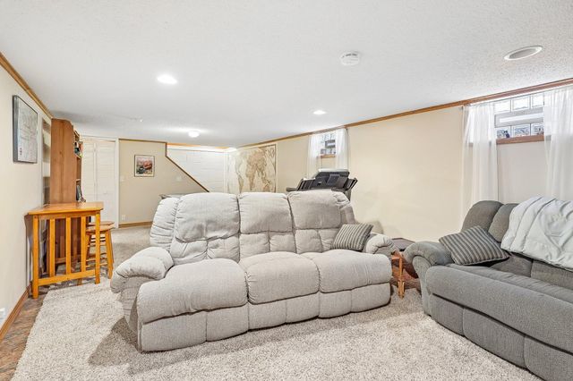 2115 Decatur Avenue N, Golden Valley, MN 55427
