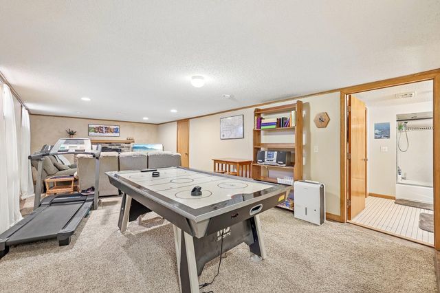 2115 Decatur Avenue N, Golden Valley, MN 55427