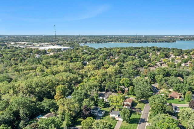 2115 Decatur Avenue N, Golden Valley, MN 55427