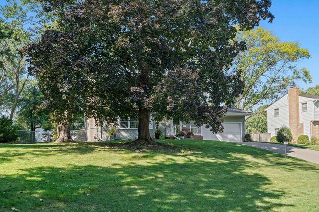2115 Decatur Avenue N, Golden Valley, MN 55427