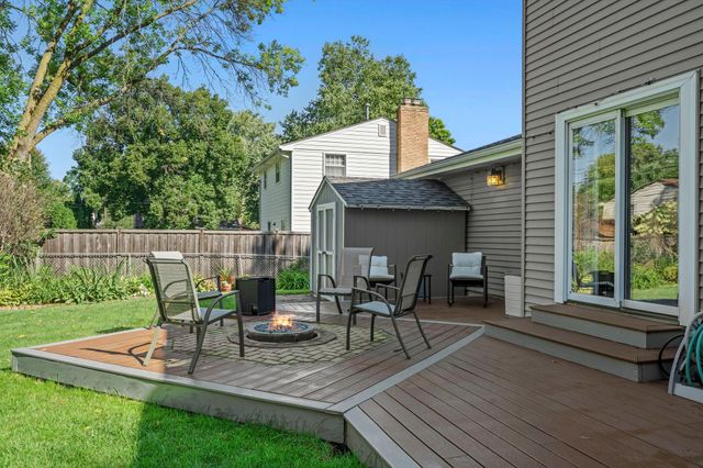 2115 Decatur Avenue N, Golden Valley, MN 55427