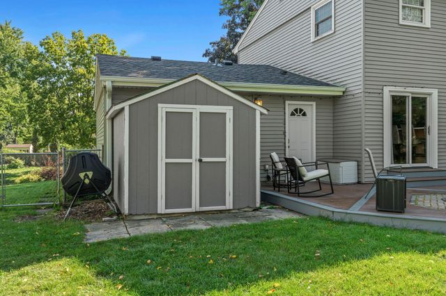 2115 Decatur Avenue N, Golden Valley, MN 55427