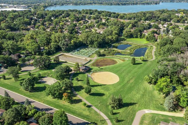 2115 Decatur Avenue N, Golden Valley, MN 55427