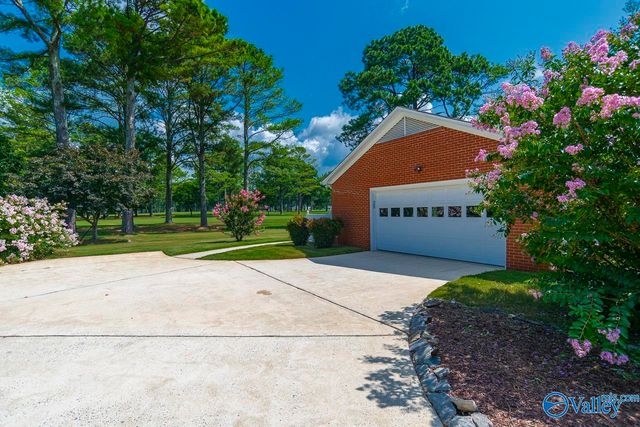 4540 Arrowhead Drive SE, Decatur, AL 35603