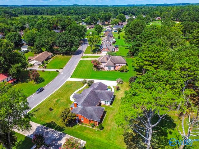 4540 Arrowhead Drive SE, Decatur, AL 35603