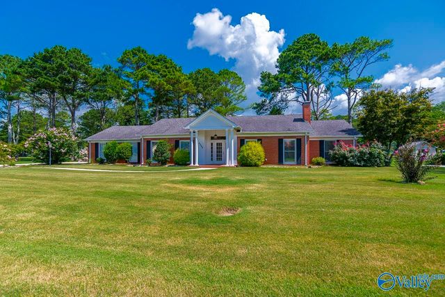 4540 Arrowhead Drive SE, Decatur, AL 35603