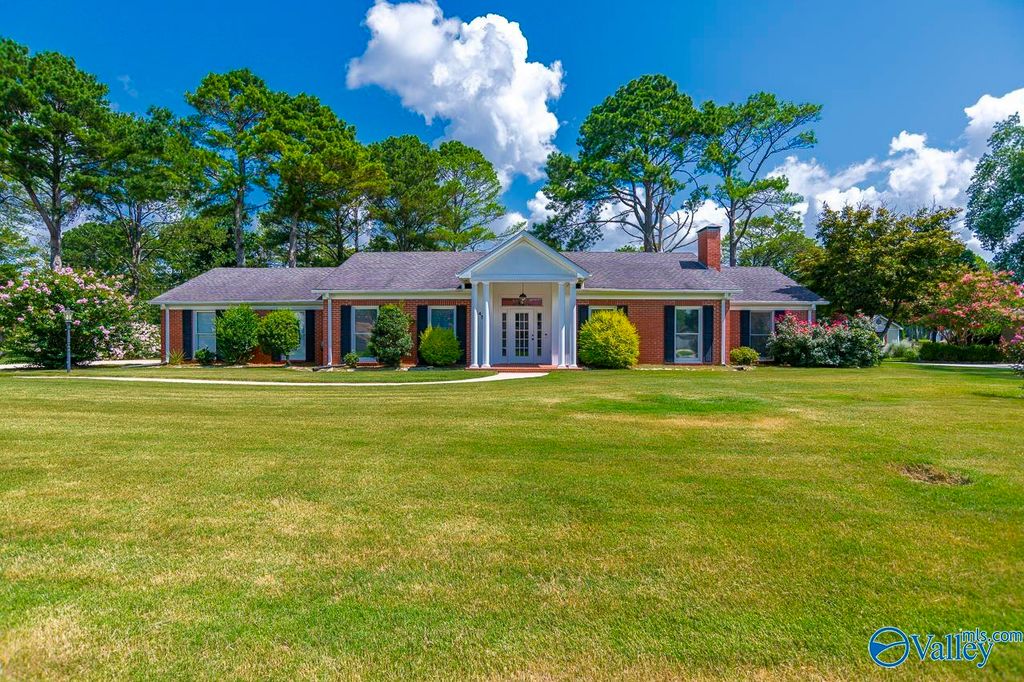 4540 Arrowhead Drive SE, Decatur, AL 35603