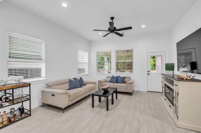 426 Glacier Pass, Montgomery, TX 77316