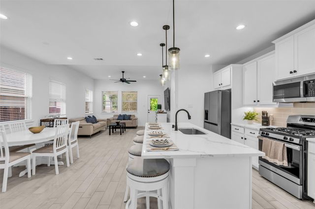 426 Glacier Pass, Montgomery, TX 77316