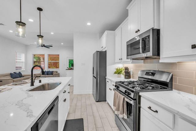 426 Glacier Pass, Montgomery, TX 77316