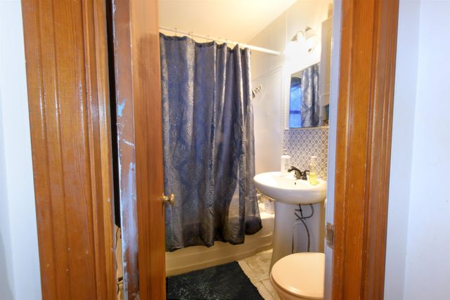 1807 Roanoke St, Wichita, KS 67218