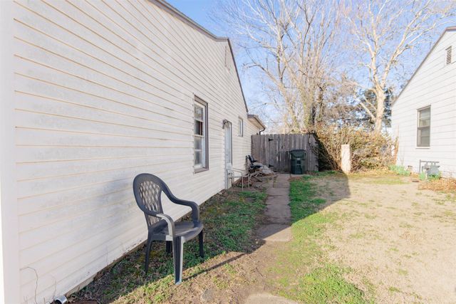 1807 Roanoke St, Wichita, KS 67218