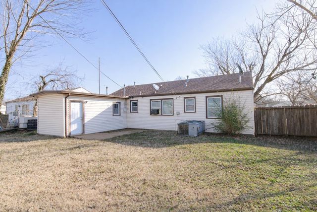 1807 Roanoke St, Wichita, KS 67218