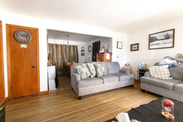 1807 Roanoke St, Wichita, KS 67218