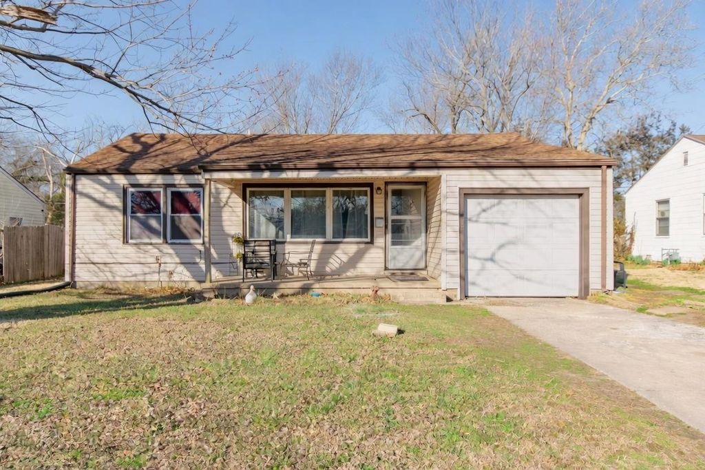 1807 Roanoke St, Wichita, KS 67218