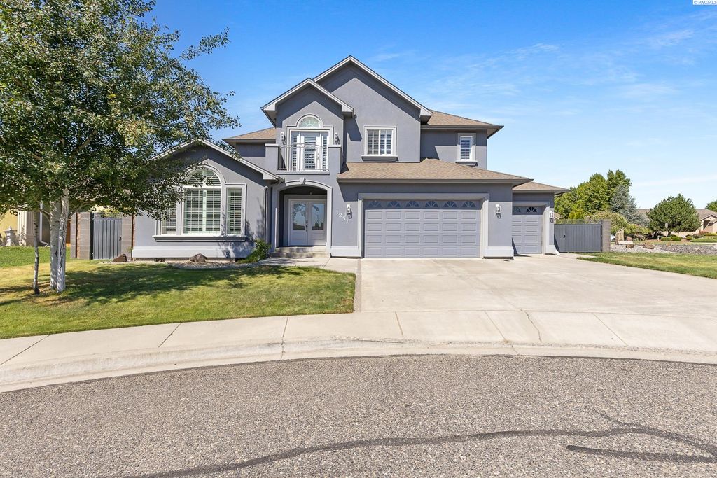1251 Fuji Way, Richland, WA 99352