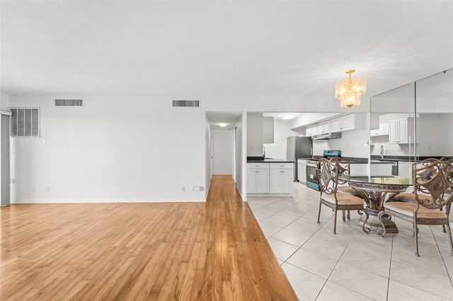 10355 PARADISE BOULEVARD 403, Treasure Island, FL 33706