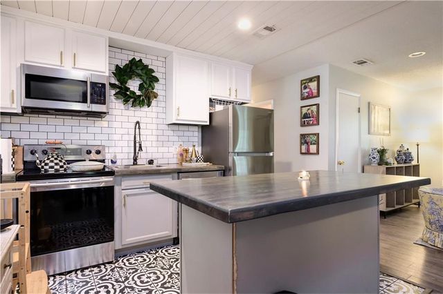 10312 Oak Lane, Grand Bay, AL 36541