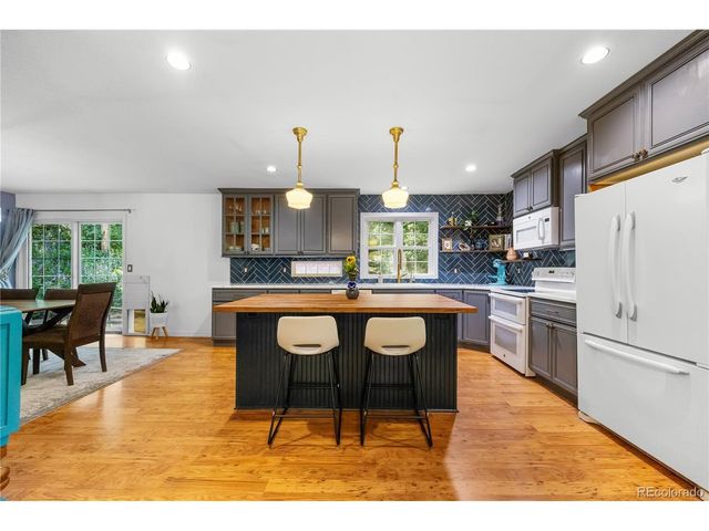 32 Idlewild Ln, Loveland, CO 80537