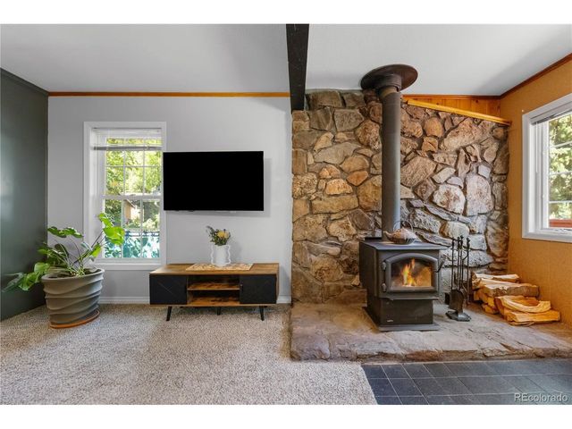 32 Idlewild Ln, Loveland, CO 80537