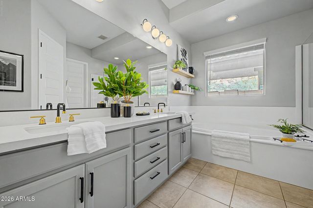10717 E TARRAGON Avenue, Mesa, AZ 85212