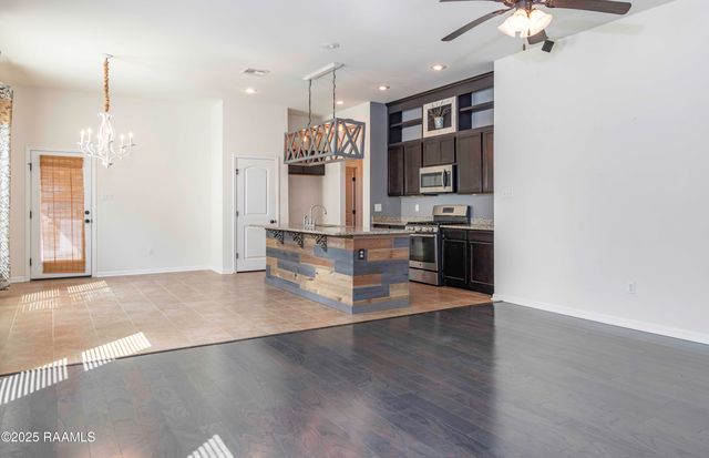 111 Gray Birch Loop, Youngsville, LA 70592