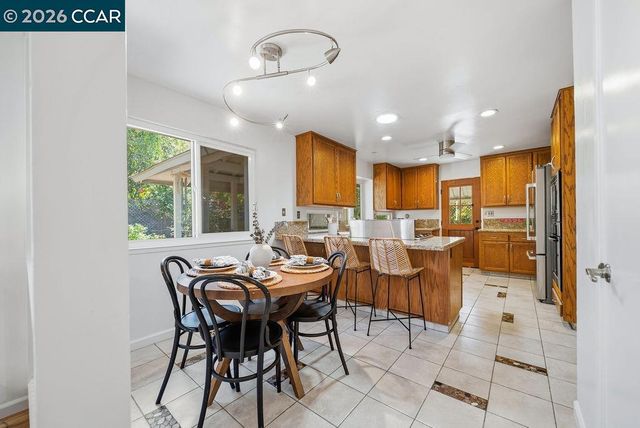 555 Kismet Ct, Walnut Creek, CA 94597