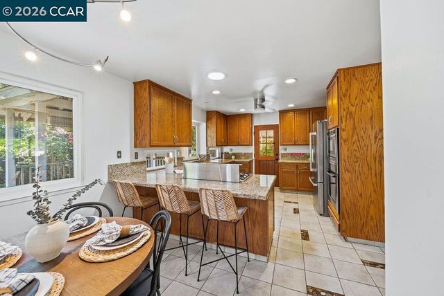 555 Kismet Ct, Walnut Creek, CA 94597