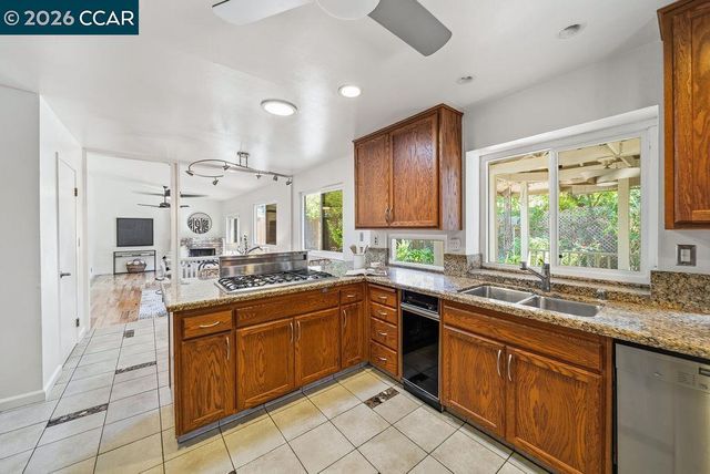 555 Kismet Ct, Walnut Creek, CA 94597